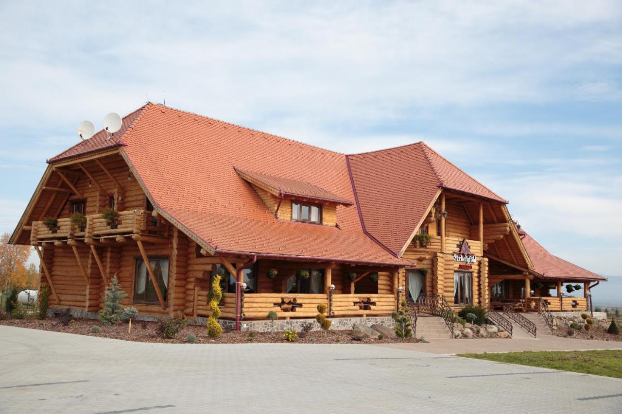 Szekelyfoeld Fogado Hotel Borzont ภายนอก รูปภาพ